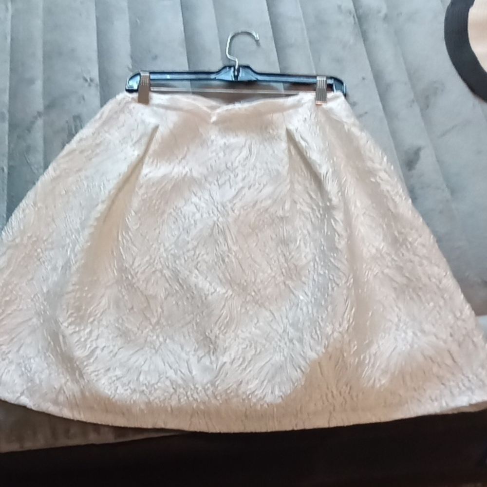 BCBGMAXAZARIA White Textured Mini Skirt